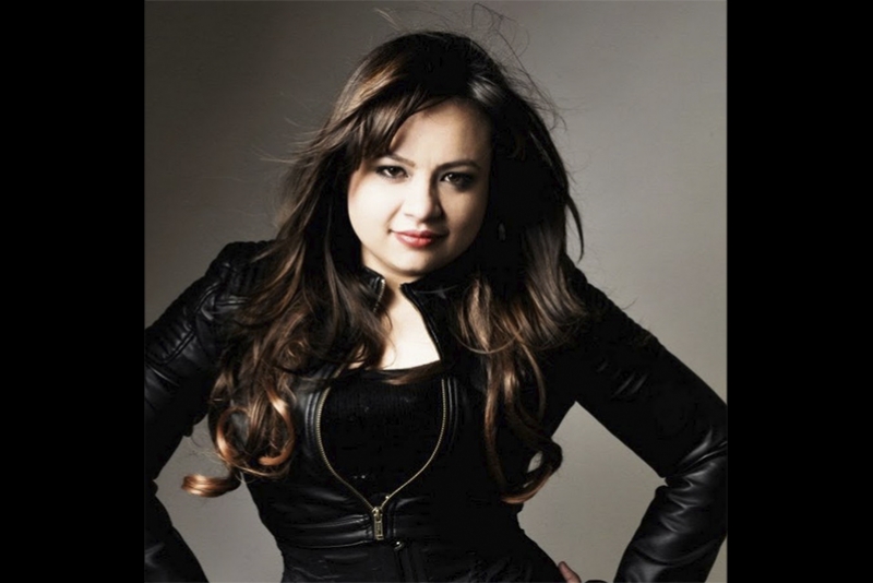 VANESSA RAFAELLY PROMOVE LIVE INTERPRETANDO GRANDES SUCESSOS DA MÚSICA