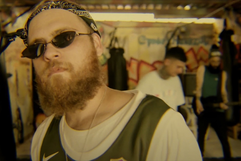 HABILIDADE: DETONI E DUDU SKILL MISTURAM ROCK E HIP HOP EM NOVO VIDEOCLIPE