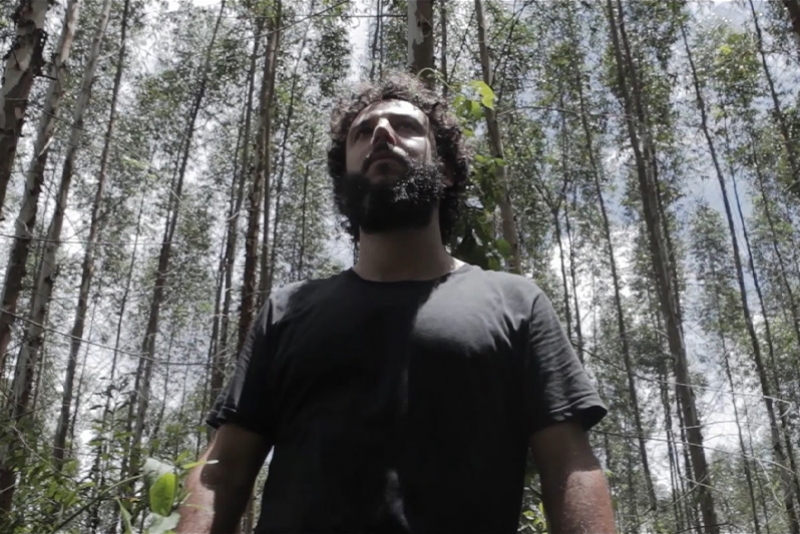 PEDRO MANN CELEBRA AS PEQUENAS ALEGRIAS NO CLIPE “ESTOU VIVO”