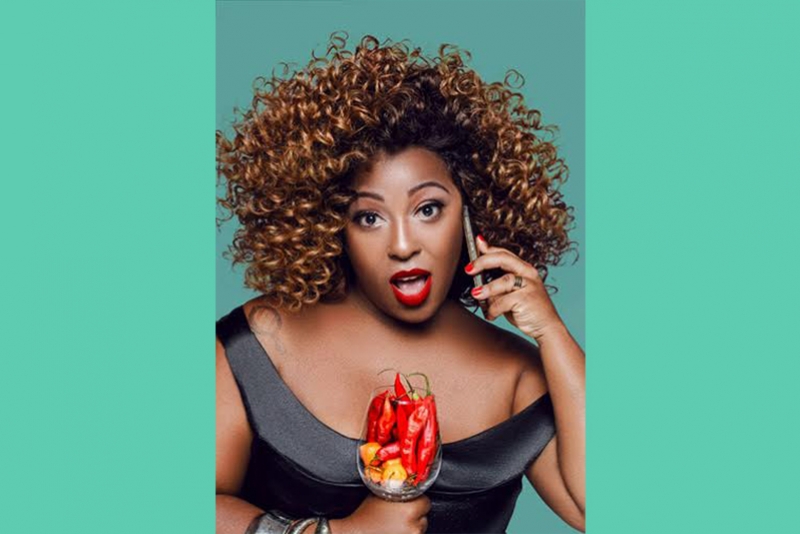 MAÍRA AZEVEDO APRESENTA O STAND UP TIA MÁ COM A LÍNGUA SOLTA EM PORTO ALEGRE