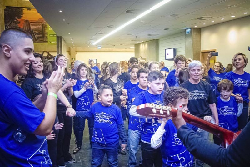 O PROJETO UMA SINFONIA DIFERENTE RS: TEAPROCHEGA APRESENTA MARATONA SOBRE AUTISMO E OLHARES DE AFETO