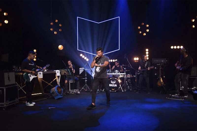 XAM&Atilde; TRAZ RELEITURAS IN&Eacute;DITAS DE SUCESSOS DO LEGI&Atilde;O URBANA NO TERCEIRO EPIS&Oacute;DIO DE &ldquo;VERS&Otilde;ES BY BALLANTINE&rsquo;S&rdquo;