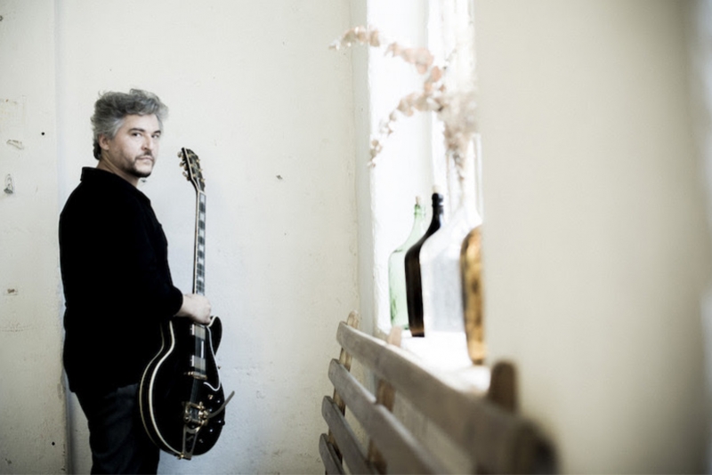 &Eacute;RICO MOURA LAN&Ccedil;A SINGLE E CLIPE DE EU SENDO EU, FAIXA DE ABERTURA DO SEU PR&Oacute;XIMO CD AUTORAL