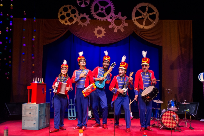 A ORQUESTRA DE BRINQUEDOS LANÇA SEU PRIMEIRO DVD NO THEATRO SÃO PEDRO
