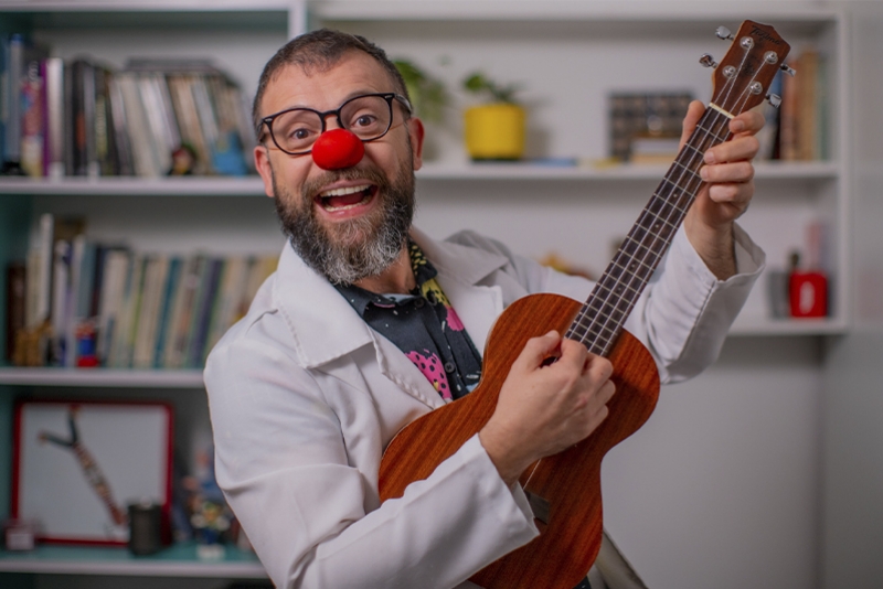 O ATOR RAFAEL DE MOURA OFERECE UMA SEMANA INTEIRA DE PALHA&Ccedil;ARIA TERAP&Ecirc;UTICA NO SITE DE SUA ESCOLA, ENTRE 25 E 28 DE MAIO