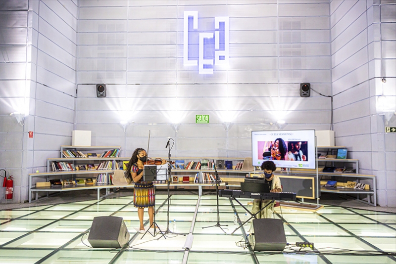 IZANDRA MACHADO E SAM MACHADO HOMENAGEIAM COMPOSITORES NEGROS NO &Aacute;TRIO DO FAROL SANTANDER 
