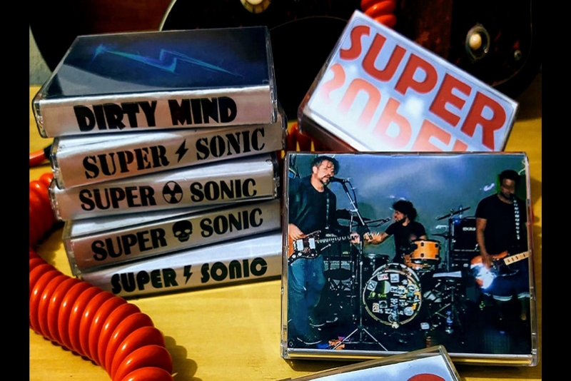 SUPERSONIC UNE PUNK ROCK E GRUNGE NO LAN&Ccedil;AMENTO DO SINGLE "DIRTY MIND"