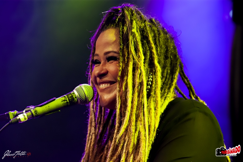 MARI JUNGES & TATI PORTELLA ESBANJANDO TALENTO NO PALCO DO AC&Uacute;STICO OPINI&Atilde;O