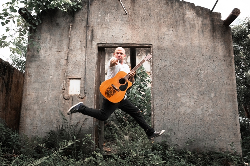 TIAGO FERRAZ LAN&Ccedil;A O &Aacute;LBUM "A LINDA CAN&Ccedil;&Atilde;O DO S&Aacute;BIO SABI&Aacute;"