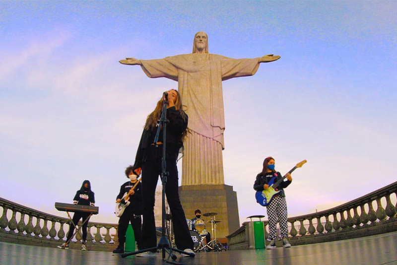 SCHOOL OF ROCK LEVA ROCK'N'ROLL PARA O CRISTO REDENTOR