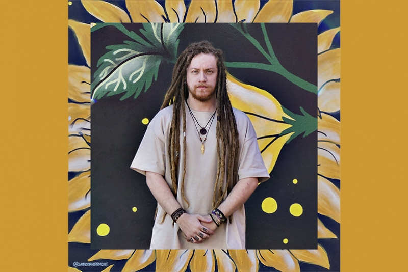 COM REGGAE E ATIVISMO, HELGI REFLETE SOBRE DESIGUALDADE EM NOVO SINGLE FLORES PRA ENFEITAR