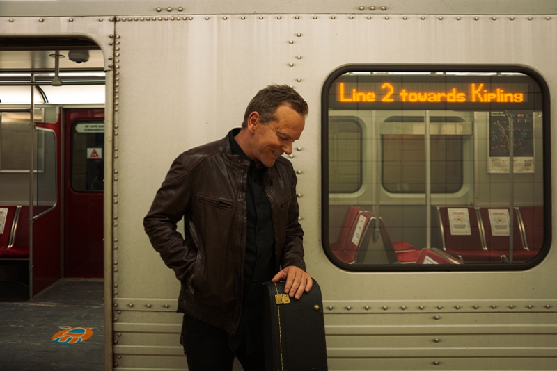 KIEFER SUTHERLAND COMPARTILHA NOVO SINGLE &lsquo;BLOOR STREET&rsquo;