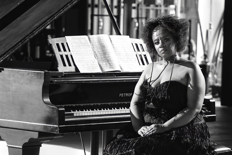 O THEATRO S&Atilde;O PEDRO CONVIDA MARGUERITE SILVA SANTOS PARA HOMENAGEAR ZILAH MACHADO E OLIVEIRA SILVEIRA