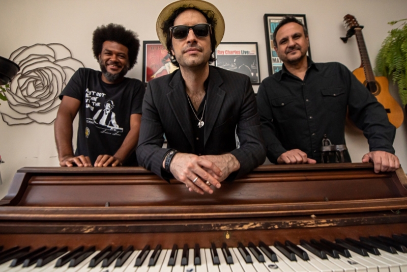 REI MAGRO PRODU&Ccedil;&Otilde;ES APRESENTA: LUCIANO LE&Atilde;ES TRIO - 18 NOVEMBRO - "OCIDENTE AC&Uacute;STICO"