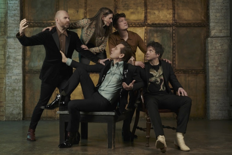 FRANZ FERDINAND REVELA V&Iacute;DEO DE &lsquo;CURIOUS&rsquo;, A MAIS NOVA FAIXA DE HITS TO THE HEAD