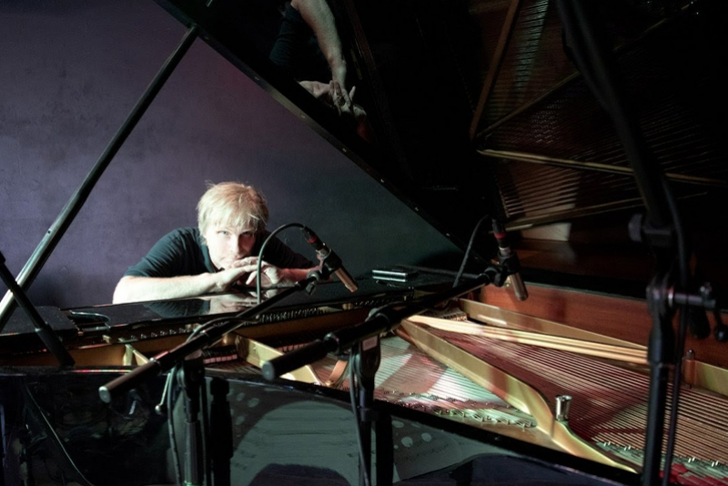 PIANISTA SUECO ANDERS HELMERSON ESTREIA EM PORTO ALEGRE MOSTRANDO REPERT&Oacute;RIO QUE UNE INFLU&Ecirc;NCIAS DA M&Uacute;SICA CL&Aacute;SSICA, DO ROCK PROGRESSIVO E DO JAZZ