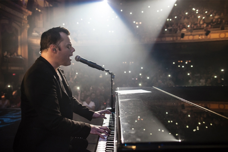 MARC MARTEL, VOZ DE FREDDIE MERCURY NAS M&Uacute;SICAS DO FILME BOHEMIAN RHAPSODY, FAZ SHOW EM PORTO ALEGRE NESTA QUINTA-FEIRA (19)
