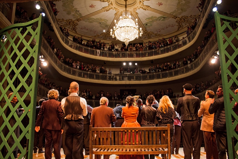 APÓS ESTREAR COM TRÊS APRESENTAÇÕES LOTADAS NO THEATRO SÃO PEDRO, ÓPERA O QUATRILHO INICIA TURNÊ POR SETE CIDADES DO RIO GRANDE DO SUL NESTA SEXTA-FEIRA