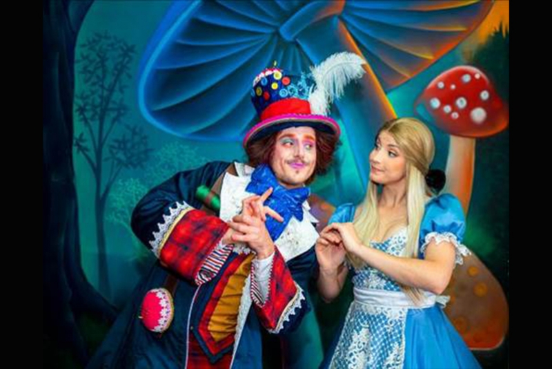 ALICE E O CHAPELEIRO ABRE EM SISTEMA DE SOFT OPENING EM GRAMADO
