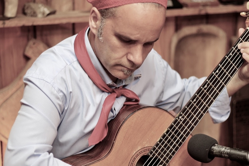 MARCELLO CAMINHA APRESENTA O SHOW VIOL&Atilde;O GA&Uacute;CHO NO INSTITUTO LING