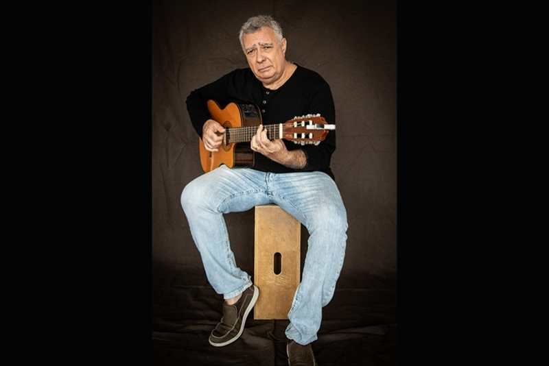 CELSO VI&Aacute;FORA E CONVIDADOS APRESENTAM DETALHES DO DISCO A VIDA &Eacute; EM BATE-PAPO DO PROJETO OBRAS COMENTADAS