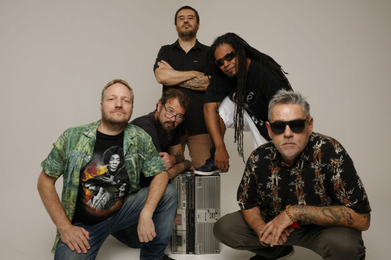 ULTRAMEN NO OPINI&Atilde;O - FESTA BLOW UP COM SHOWS E DJS (06/8)