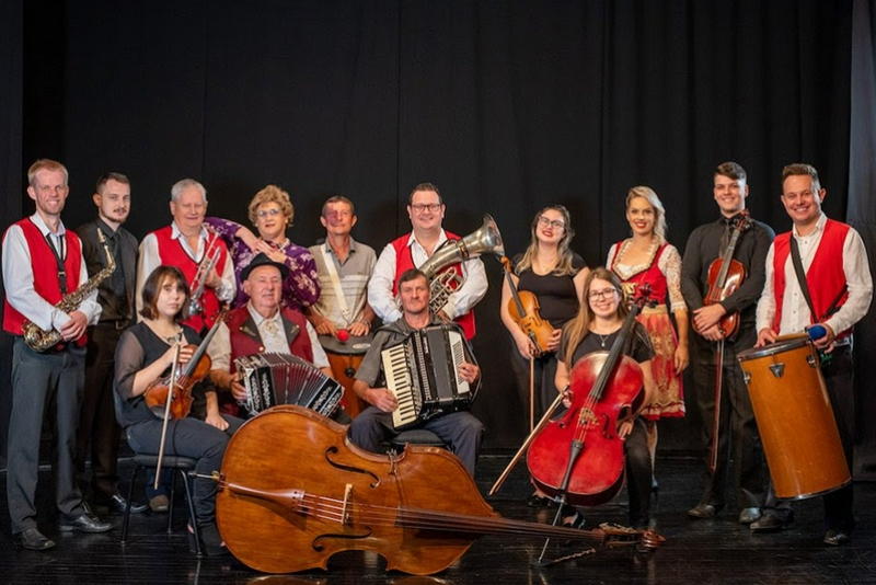 ESPET&Aacute;CULO SIMPLESMENTE HERTA - MEM&Oacute;RIAS E HIST&Oacute;RIAS ESTREIA EM PORTO ALEGRE REUNINDO M&Uacute;SICA E HUMOR NO PALCO