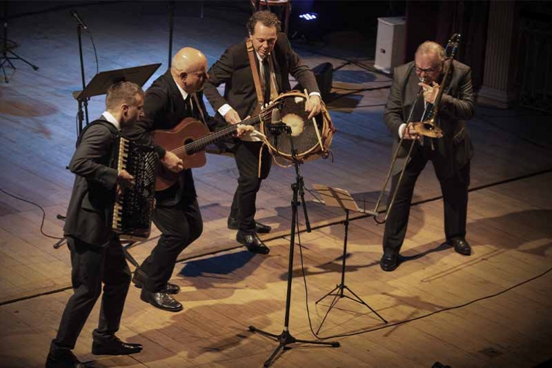 QUARTCH&Ecirc;TO COMEMORA 20 ANOS DE CARREIRA NO PALCO DO CHC SANTA CASA, EM PORTO ALEGRE.