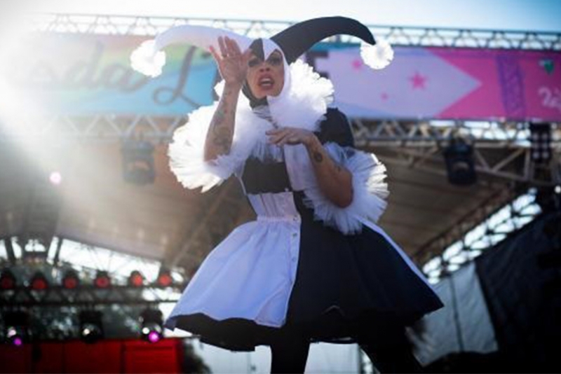 CONHE&Ccedil;A RITA D&rsquo;LIBRA: DRAGQUEEN QUE LEVA ACESSIBILIDADE COM A L&Iacute;NGUA DE SINAIS AOS EVENTOS CULTURAIS!