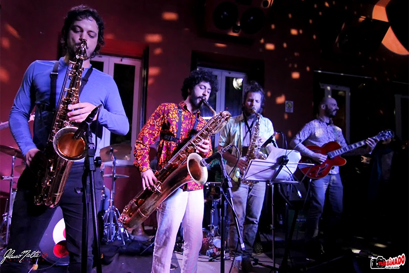 TRABALHOS ESPACIAS MANUAIS MOSTRA A FORÇA DA MÚSICA INSTRUMENTAL NO BAR OCIDENTE