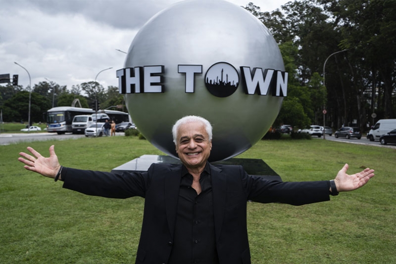 A MAGIA DE THE TOWN CHEGA OFICIALMENTE EM S&Atilde;O PAULO E ESFERA GIGANTE &Eacute; INSTALADA NO PARQUE IBIRAPUERA