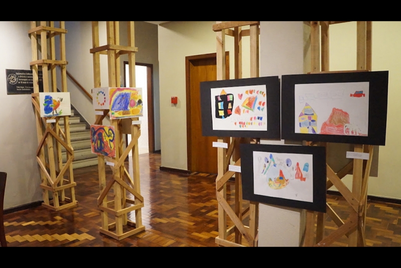 MOSTRA DE DESENHOS E PINTURAS DO ATELI&Ecirc; DOS ARTEIROS DO 25 RE&Uacute;NE OBRAS PRODUZIDAS POR CRIAN&Ccedil;AS E ADOLESCENTES
