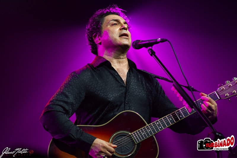 FREJAT TRIO - APRESENTA&Ccedil;&Atilde;O REPLETA DE CL&Aacute;SSICOS EMPOLGA F&Atilde;S EM PORTO ALEGRE