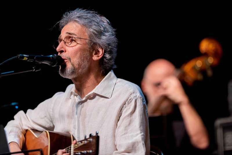 VITOR RAMIL E ORQUESTRA JOVEM RECANTO MAESTRO SOBEM AO PALCO BELL'ANIMA NO DIA 27 DE MAIO 