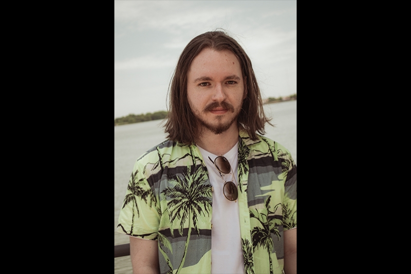 TOM ZYNSKI LAN&Ccedil;A SINGLE PARA FILME NORTE-AMERICANO SOBRE A BALEIA &ldquo;CORKY&rdquo; 