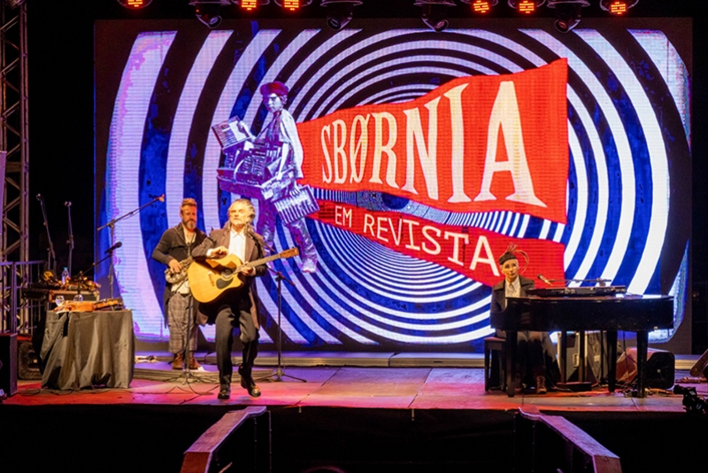SB&Oslash;RNIA KONTR`ATRACKA FAZ TEMPORADA DE INVERNO NA CAPITAL