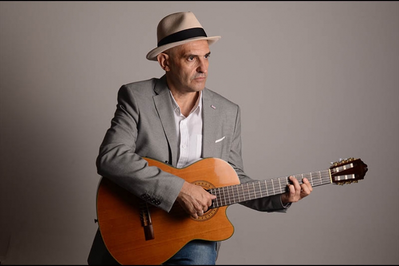 LEANDRO BERTOLO APRESENTA &ldquo;A FLOR DO SOM&rdquo; EM SHOW NO SARGENT PEPPERS, QUINTA-FEIRA, 6/7
