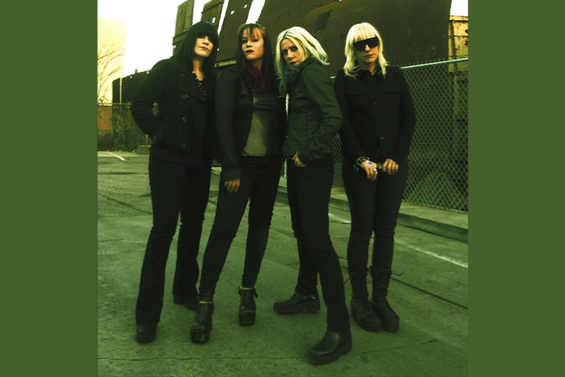 L7, QUE FAZ SHOW EM PORTO ALEGRE COM BLACK FLAG DIA 25 DE OUTUBRO, LAN&Ccedil;A NOVA M&Uacute;SICA