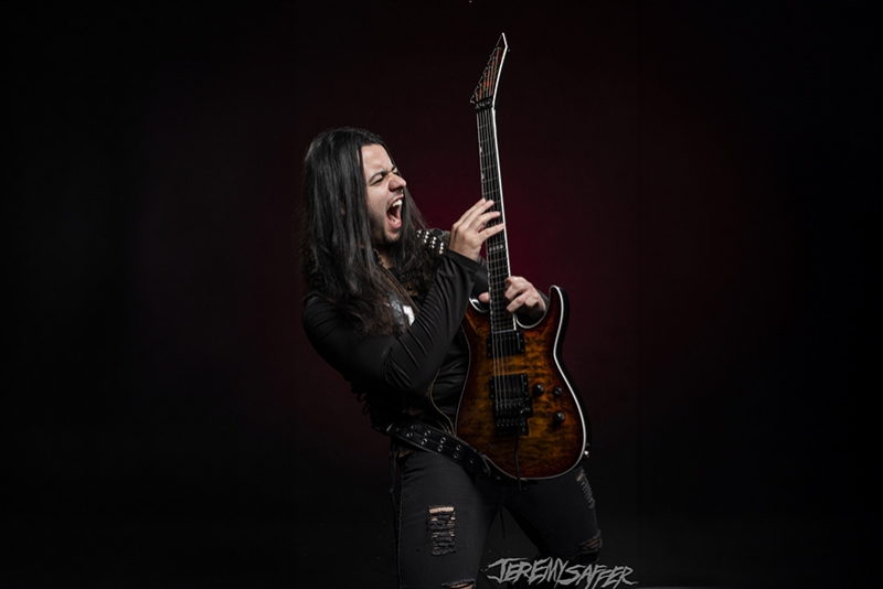 BRASILEIRO DESTAQUE DA GUITARRA NO ROCK MUNDIAL, LUIS KALIL ANUNCIA TURN&Ecirc; COM SHOW DEDICADO AO INSTRUMENTO