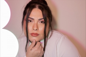 CAMILA BALBUENO EM SEU PRIMEIRO SHOW AUTORAL NO TEATRO DE ARENA DIA 2 DE DEZEMBRO