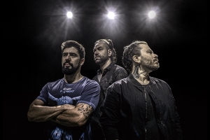 BANDA GA&Uacute;CHA ATOMIC ELEPHANT COLOCA PESO E GROOVE NA ABERTURA PARA SHOW DO APOCALYPTICA EM PORTO ALEGRE DIA 16 DE JANEIRO