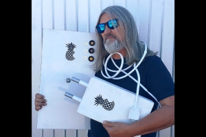 "AQUECENDO A SOLID&Atilde;O" MARCA A ESTREIA AUTORAL EM PORTUGU&Ecirc;S DO M&Uacute;SICO GA&Uacute;CHO MALOCA JOHNSON NO DIA 20 DE JANEIRO