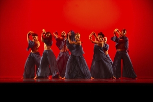 ESPET&Aacute;CULO &ldquo;PEIXES&rdquo; UNE DAN&Ccedil;A, PERFORMANCE E TEATRO NO PALCO DO TEATRO SIM&Otilde;ES LOPES NETO