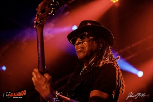 QUATRO D&Eacute;CADAS DE PESO E ATITUDE: LIVING COLOUR FAZ NOITE HIST&Oacute;RICA NO OPINI&Atilde;O