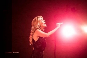 LUIZA POSSI NO SHOW PIANO & VOZ EM PORTO ALEGRE