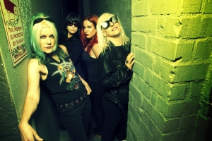 L7 MOSTRA O PODER DAS MULHERES NO ROCK PELA PRIMEIRA VEZ EM PORTO ALEGRE (4/12)