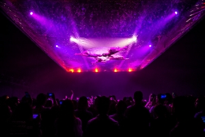 MEGAESTRUTURA DO ESPETÁCULO ARGENTINO FUERZA BRUTA COMEÇA A SER CONSTRUÍDA EM PORTO ALEGRE