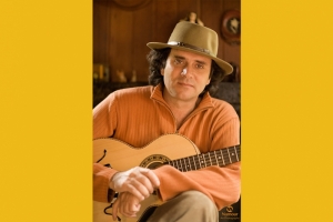 ALMIR SATER CANTA CLÁSSICOS DE SUA CARREIRA E NOVOS SUCESSOS NO CREDICARD HALL 