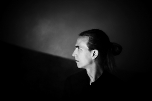 AXEL THESLEFF ANUNCIA EP DE REMIXES DE “TWO WORLDS”
