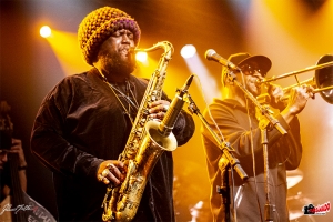KAMASI WASHINGTON HIPNOTIZOU A PLATEIA COM SHOW ELETRIZANTE EM PORTO ALEGRE